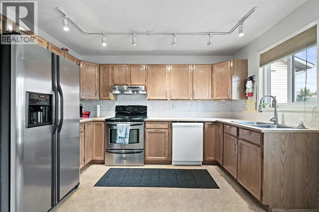 24 Laguna Close NE