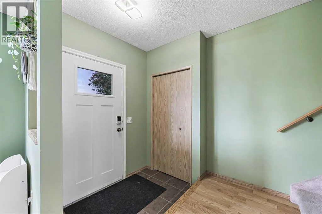 24 Laguna Close NE