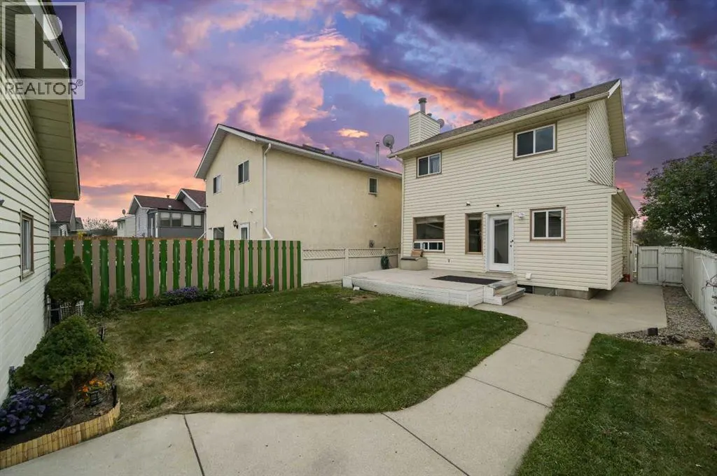 24 Laguna Close NE