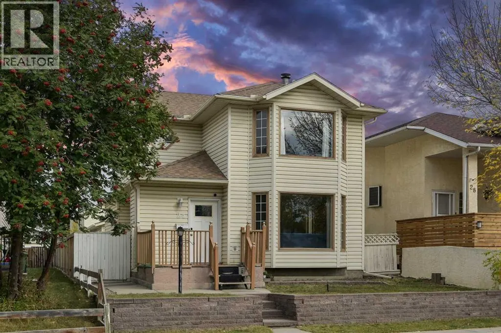 24 Laguna Close NE