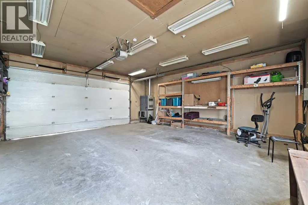 24 Laguna Close NE