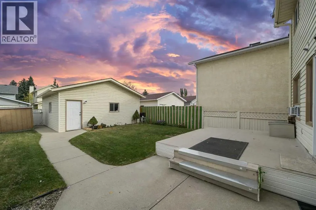 24 Laguna Close NE