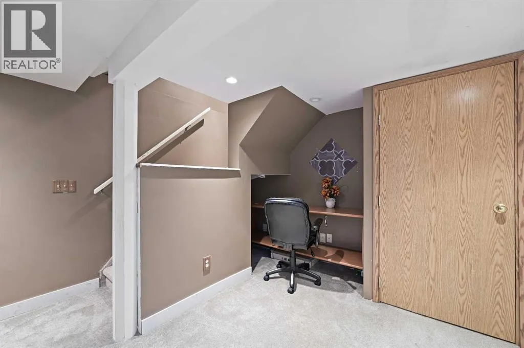 24 Laguna Close NE