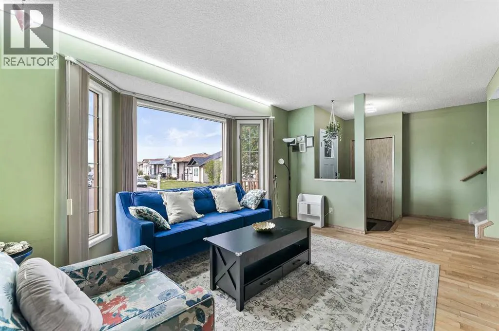 24 Laguna Close NE
