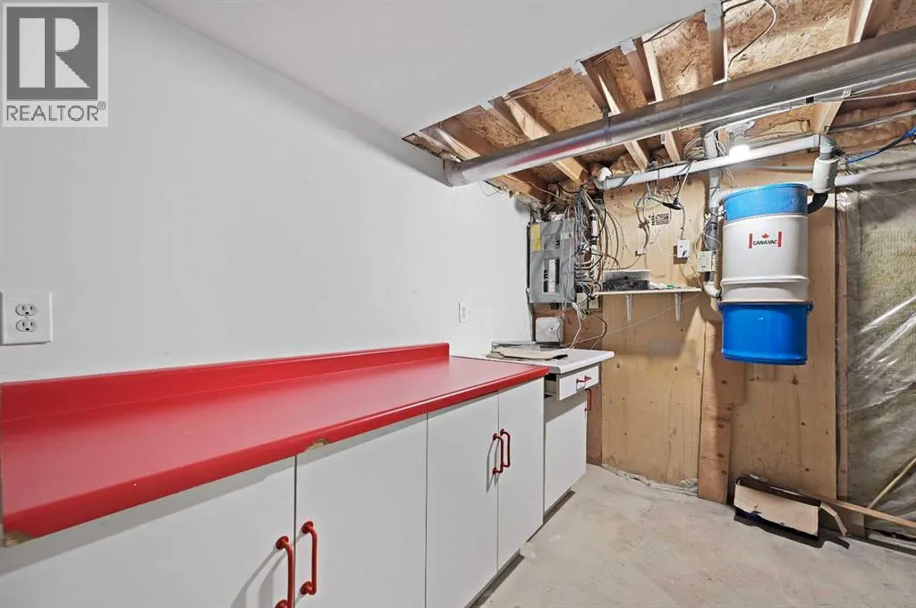 24 Laguna Close NE
