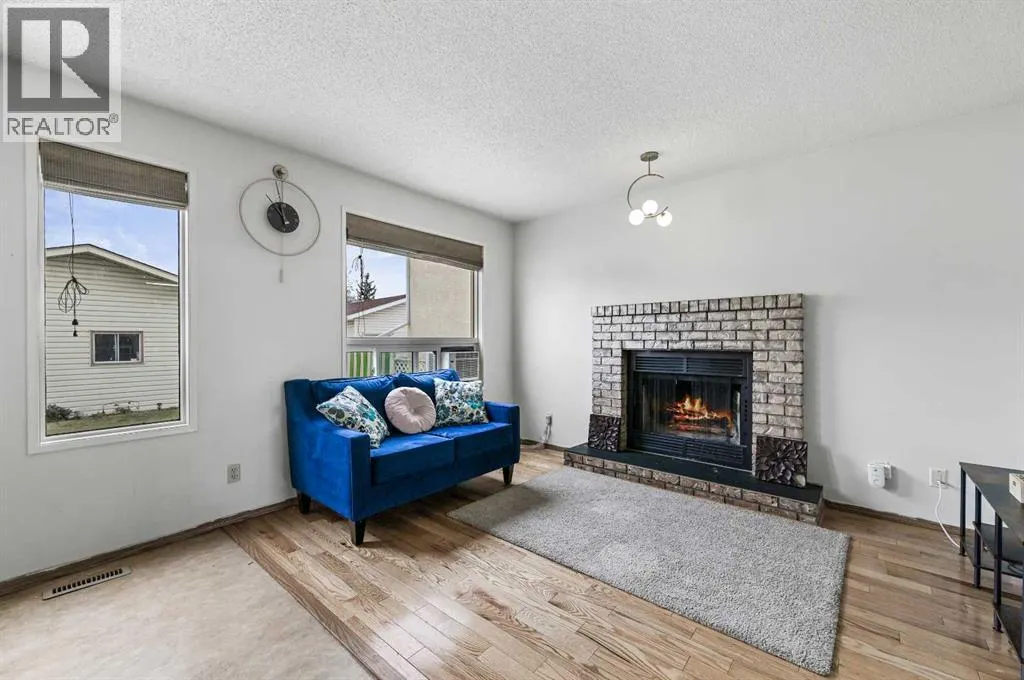 24 Laguna Close NE