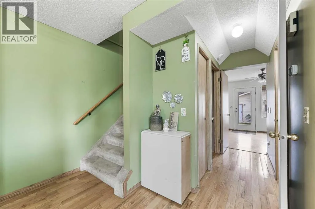 24 Laguna Close NE