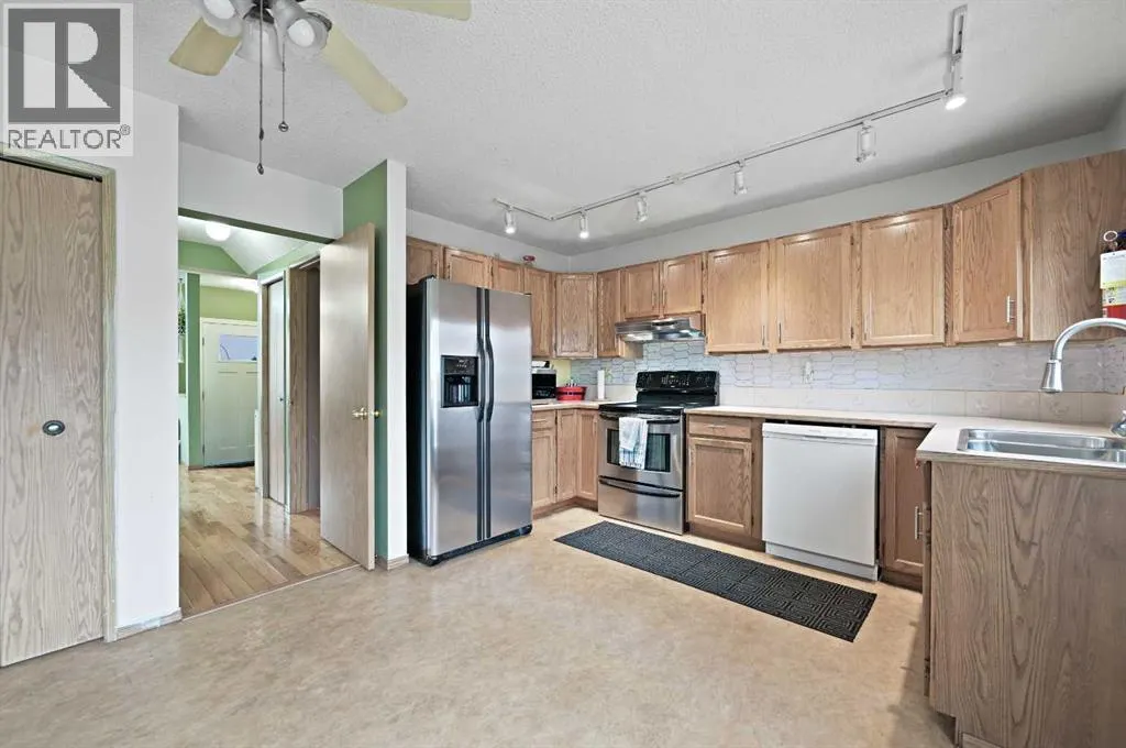 24 Laguna Close NE
