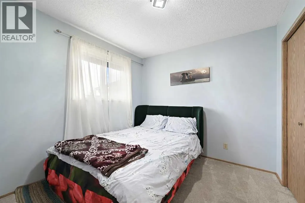24 Laguna Close NE