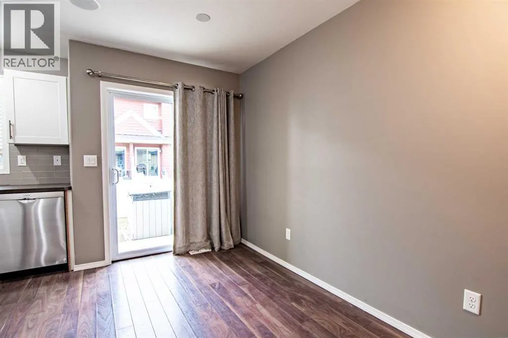 805, 30 Carleton Avenue