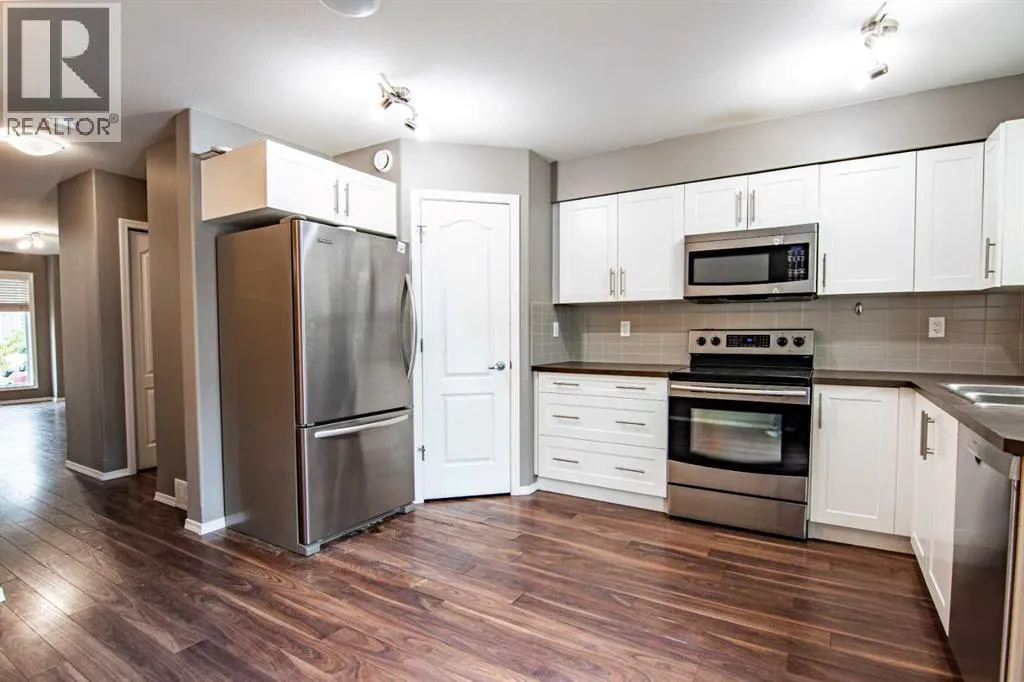 805, 30 Carleton Avenue