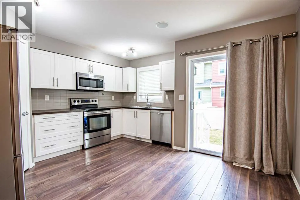 805, 30 Carleton Avenue