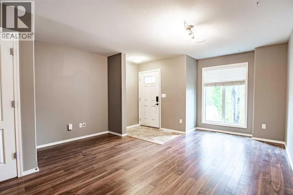 805, 30 Carleton Avenue