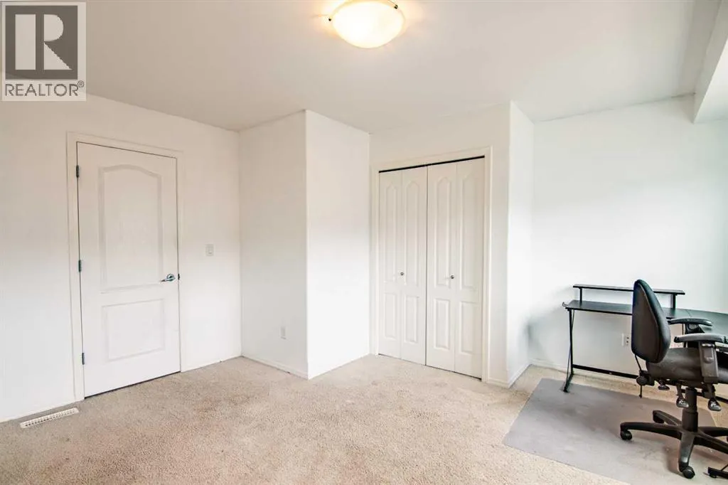 805, 30 Carleton Avenue