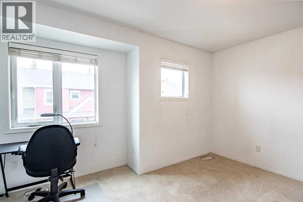 805, 30 Carleton Avenue