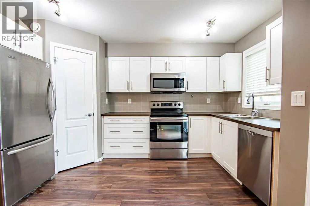805, 30 Carleton Avenue