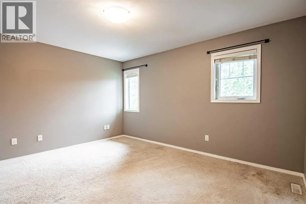 805, 30 Carleton Avenue