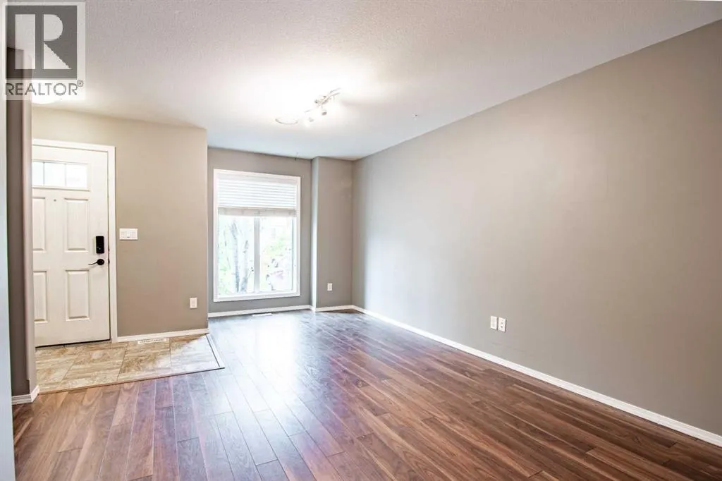 805, 30 Carleton Avenue
