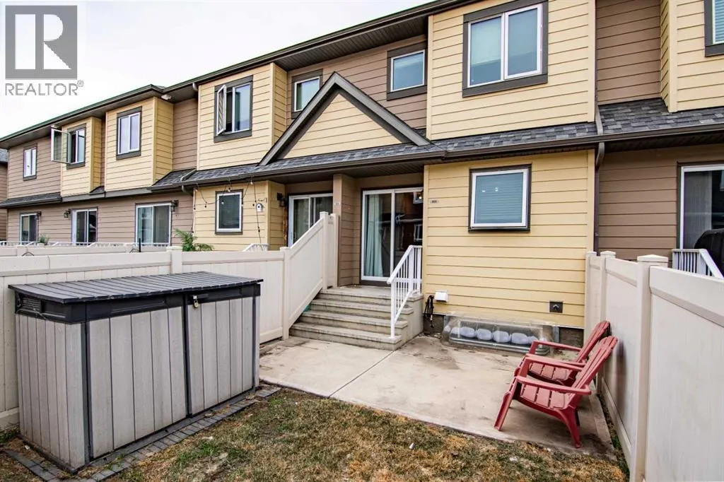 805, 30 Carleton Avenue