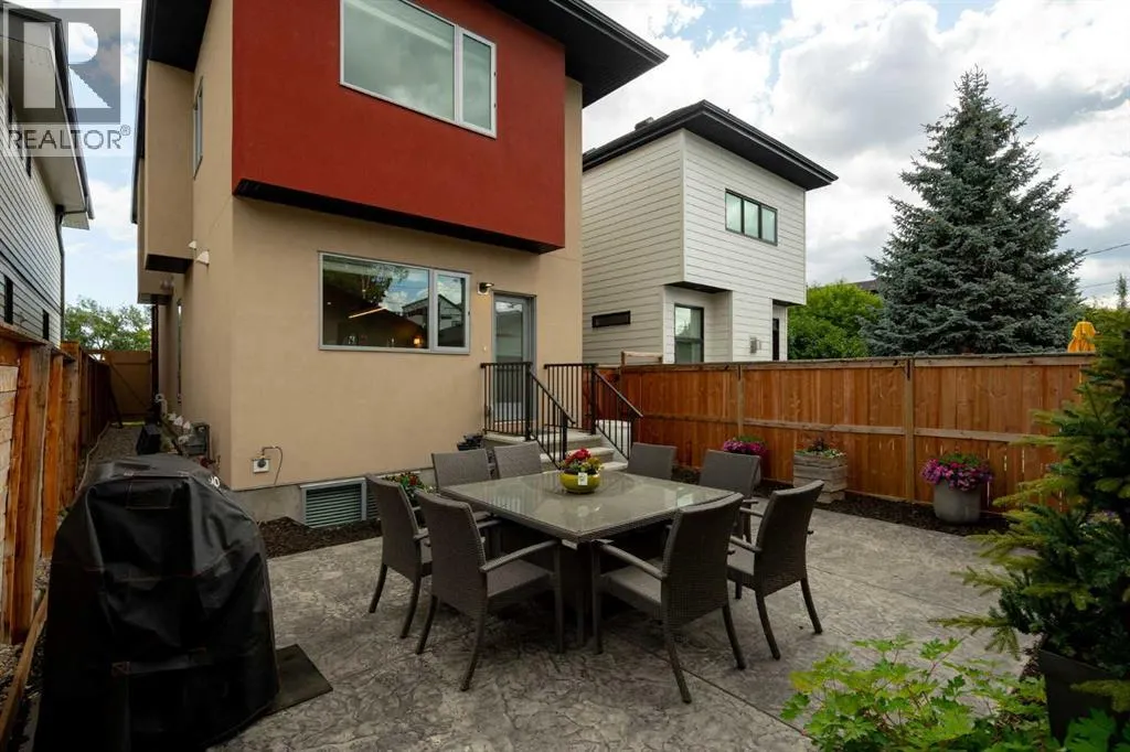 2739 Cochrane Road NW