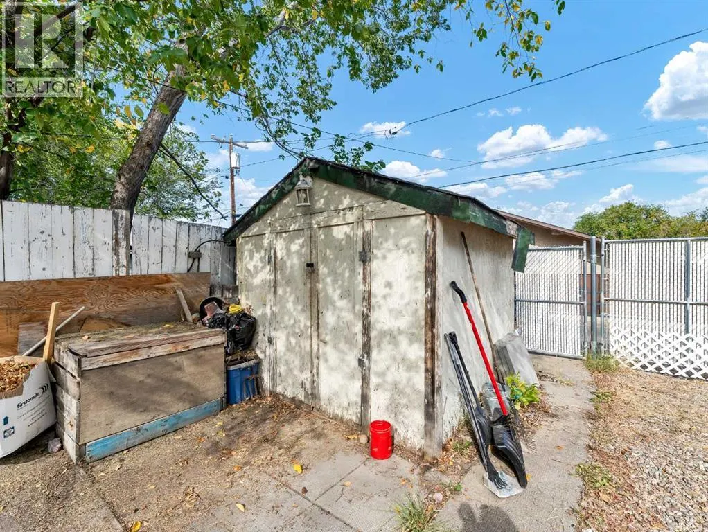 166 7 Street SE