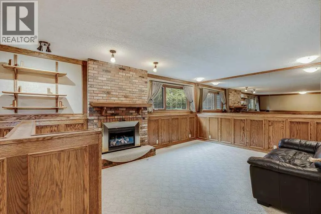 16 Ridgegate Way SW