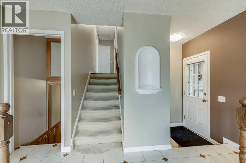 16 Ridgegate Way SW