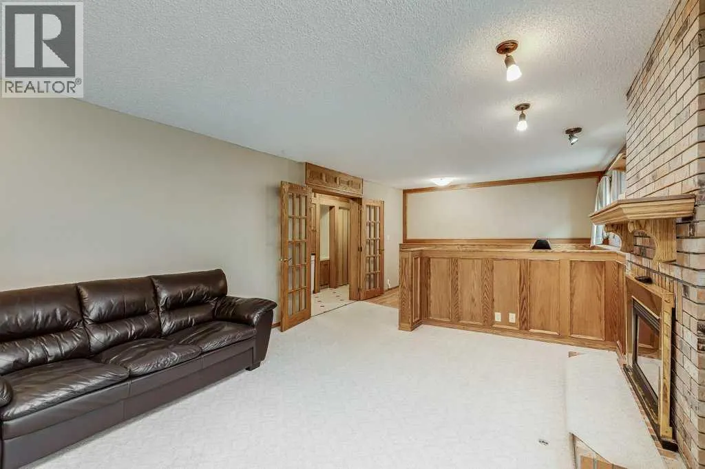 16 Ridgegate Way SW
