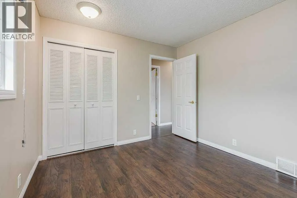 16 Ridgegate Way SW