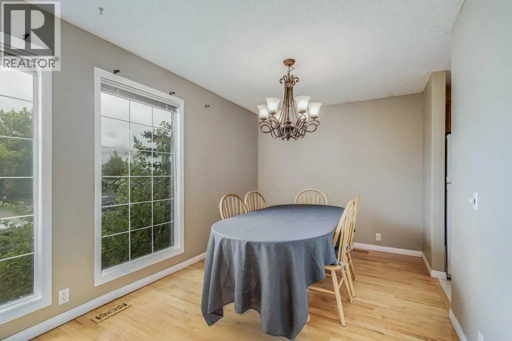 16 Ridgegate Way SW