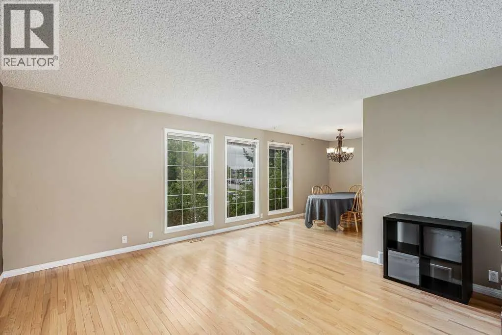 16 Ridgegate Way SW