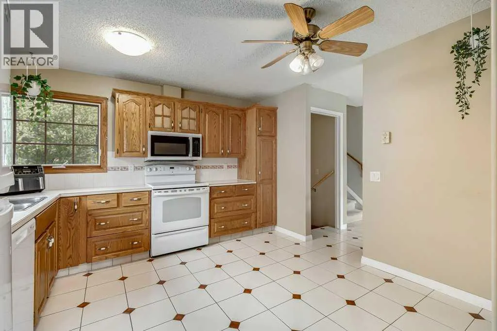 16 Ridgegate Way SW
