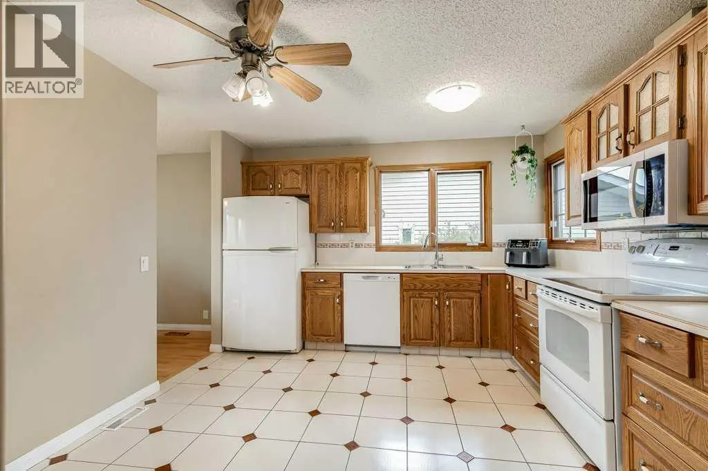 16 Ridgegate Way SW