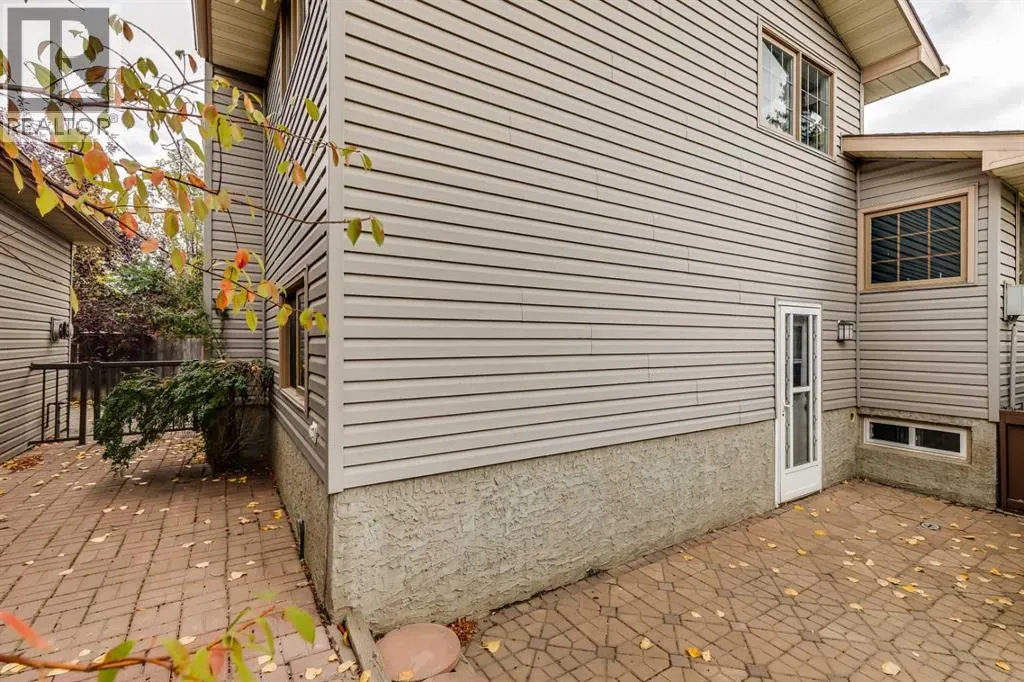 16 Ridgegate Way SW