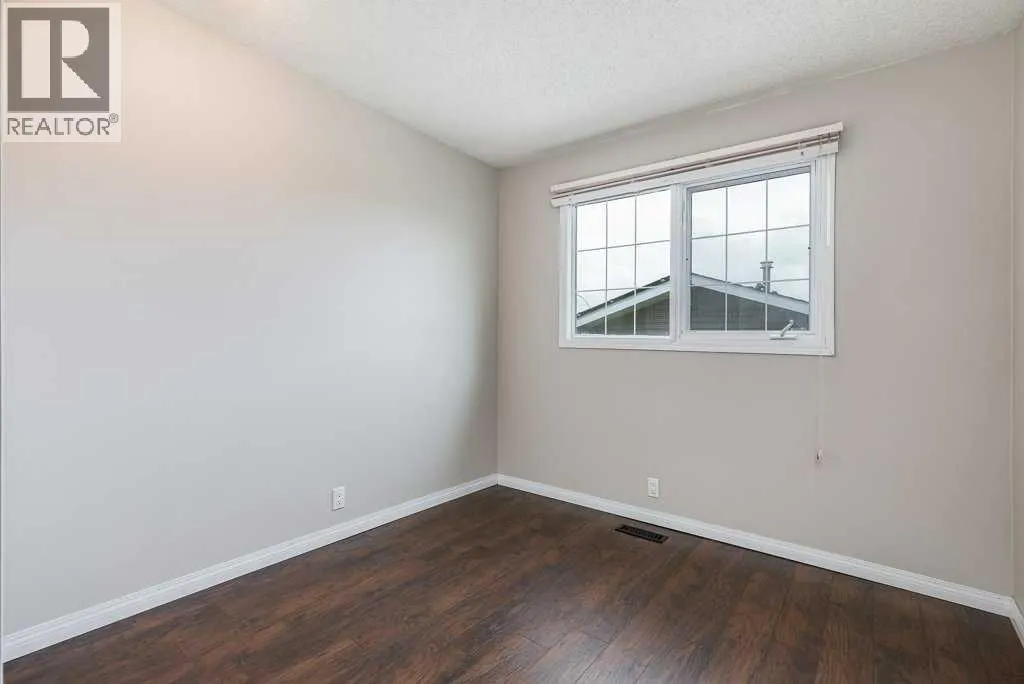 16 Ridgegate Way SW