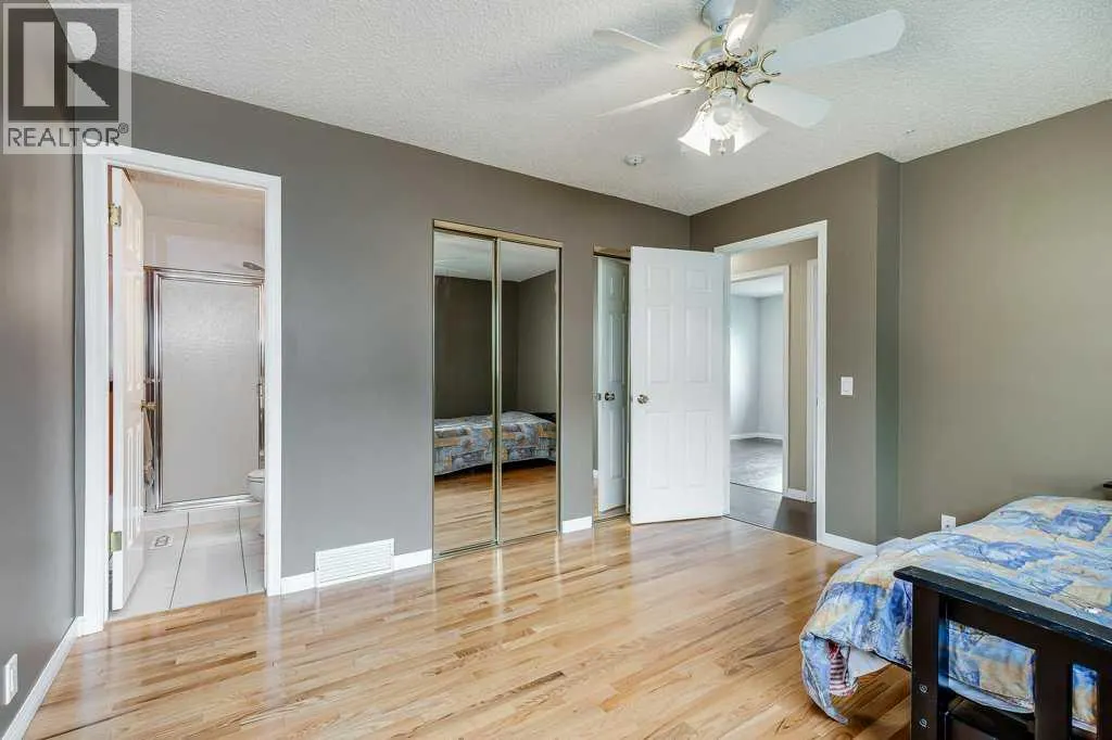 16 Ridgegate Way SW