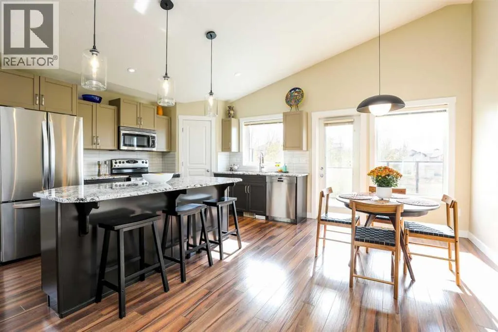 436 Mt Sunburst Crescent W