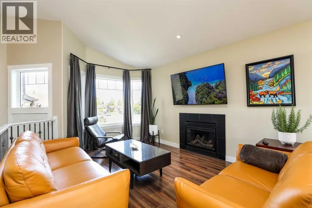 436 Mt Sunburst Crescent W