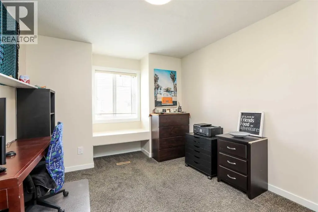436 Mt Sunburst Crescent W