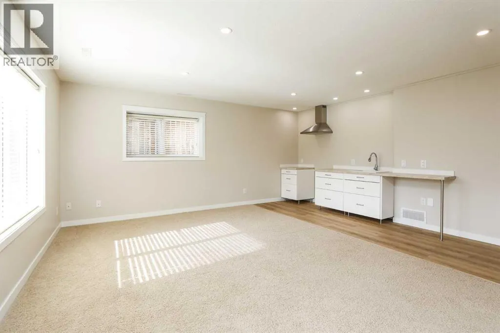 436 Mt Sunburst Crescent W