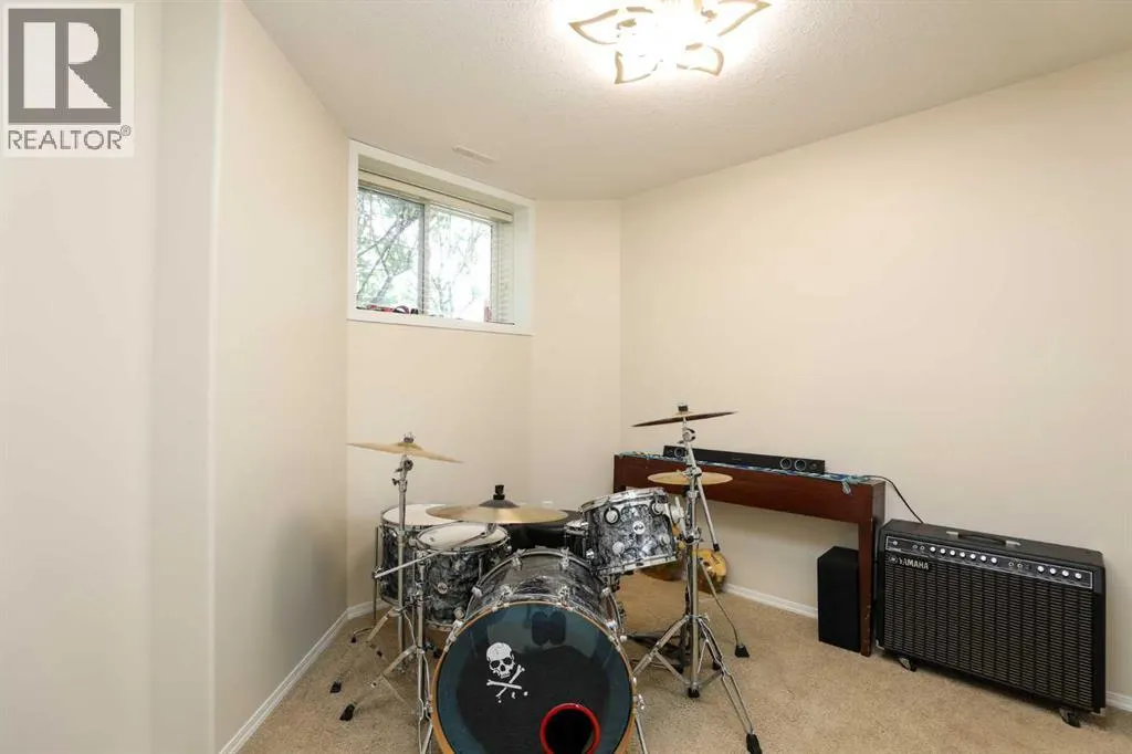 436 Mt Sunburst Crescent W