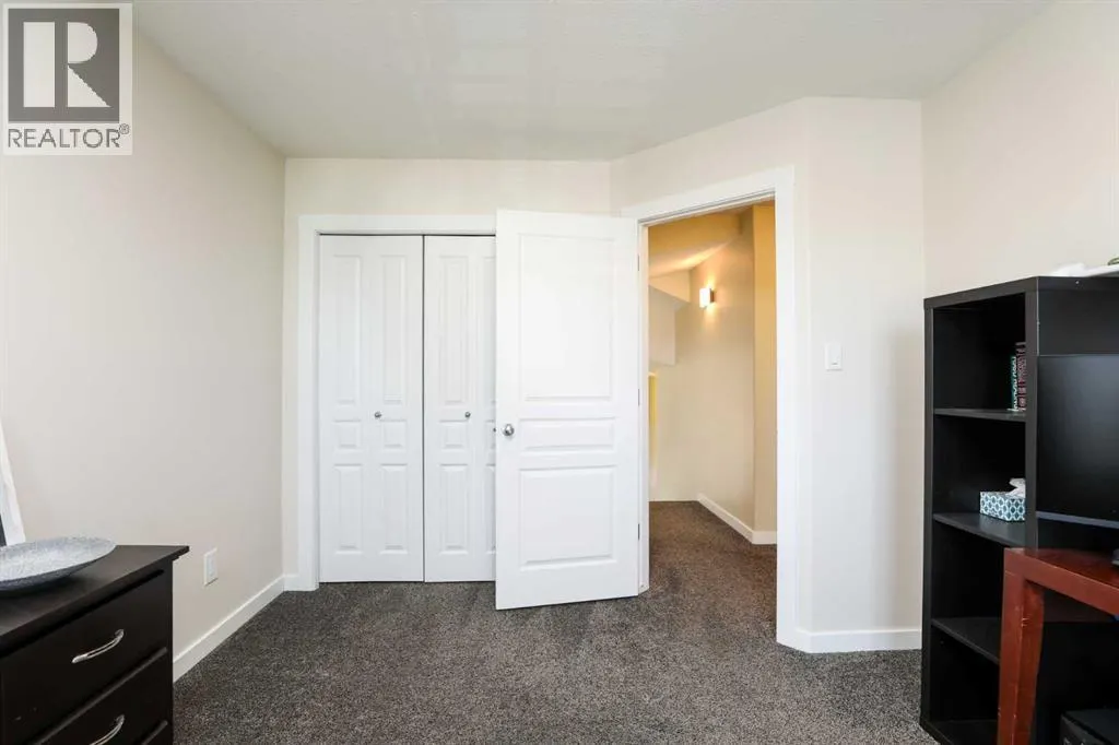 436 Mt Sunburst Crescent W