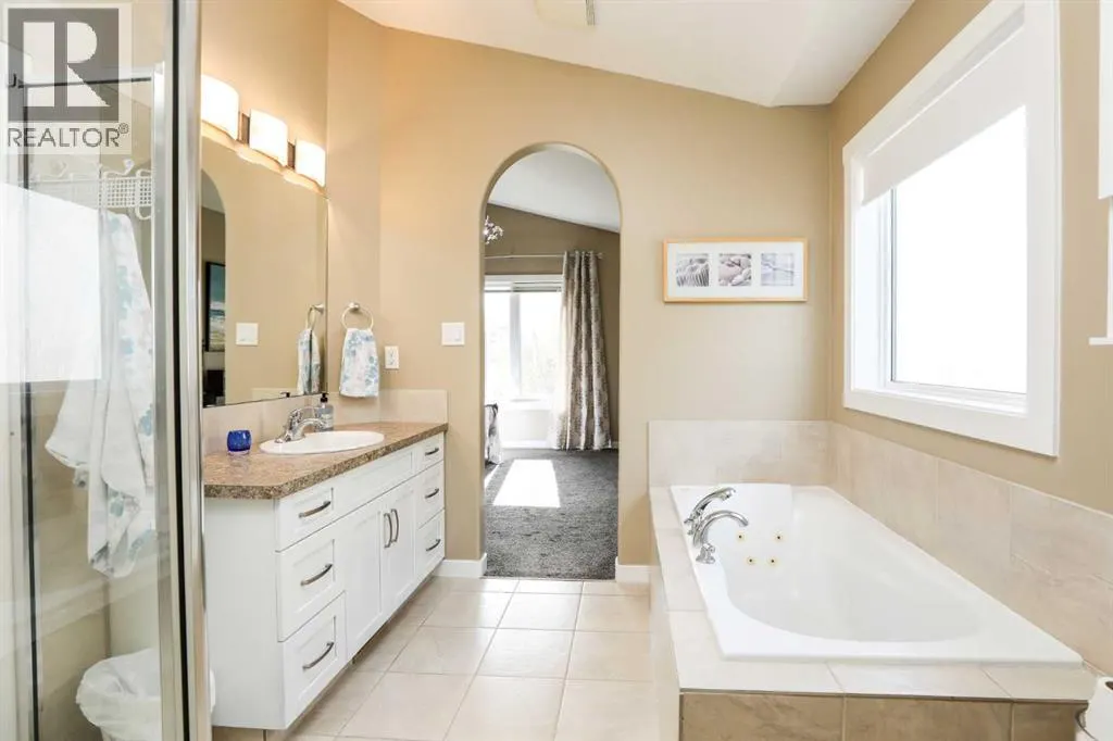 436 Mt Sunburst Crescent W