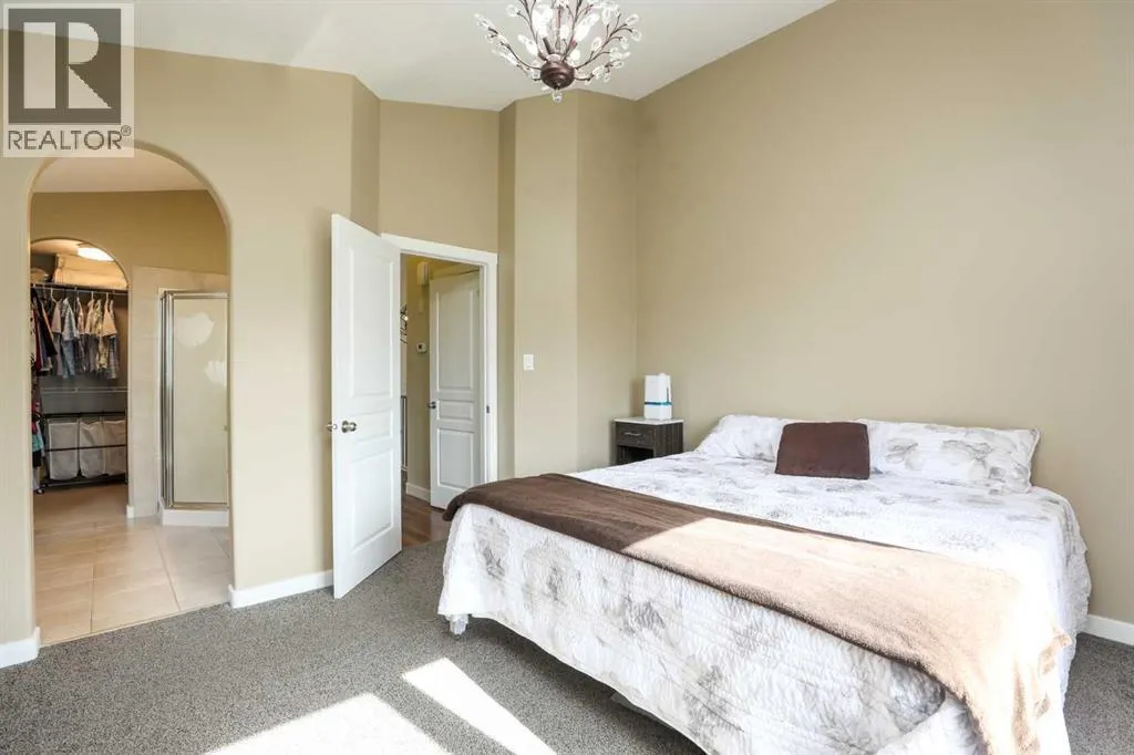 436 Mt Sunburst Crescent W