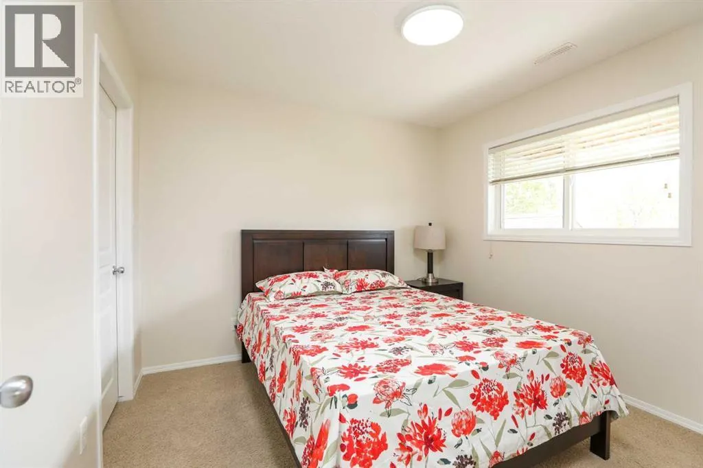 436 Mt Sunburst Crescent W