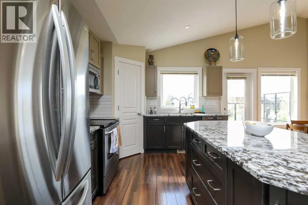 436 Mt Sunburst Crescent W