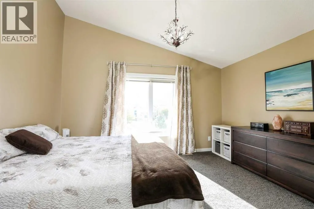 436 Mt Sunburst Crescent W