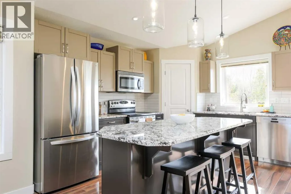 436 Mt Sunburst Crescent W