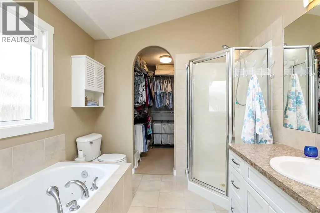 436 Mt Sunburst Crescent W