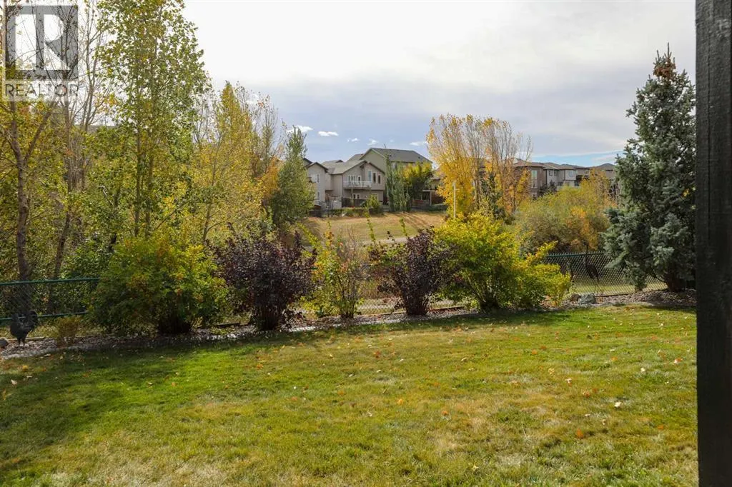 436 Mt Sunburst Crescent W